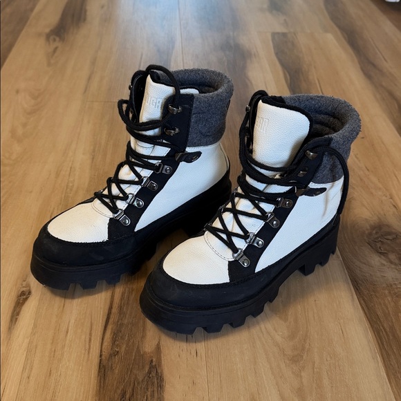 Cougar Waterproof Snow Boots Black White Lug Sole Winter Size 7 - Picture 4 of 4